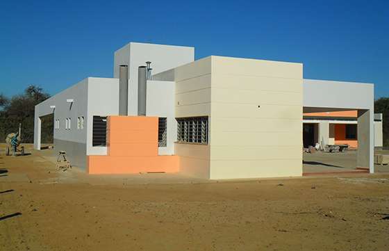 Se construye un nuevo edificio escolar para niños de la comunidad aborigen El Cañaveral