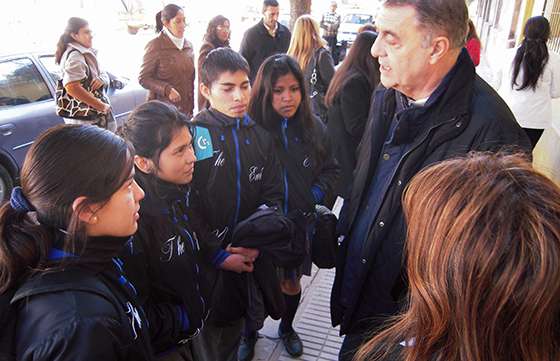 Más de 900 estudiantes de La Candelaria recibieron su netbook
