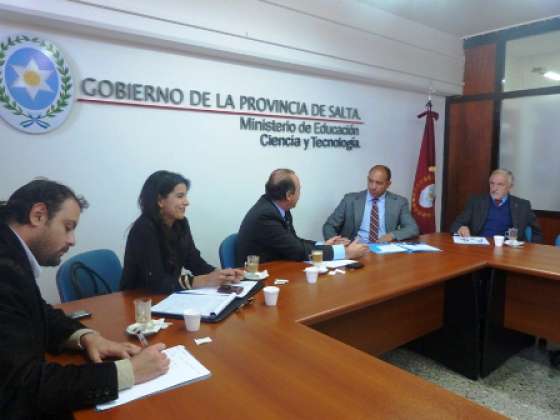 El Banco Interamericano de Desarrollo presentó un nuevo programa de becas universitarias