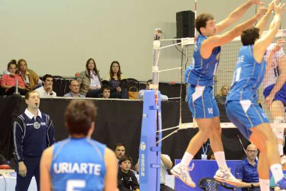 Salta alentó a la selección Argentina de vóley frente a Francia en un Delmi colmado