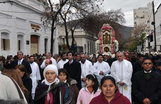 Un año más, miles de católicos rindieron honor a la Virgen del Perpetuo Socorro