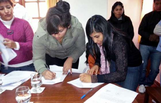 Firman convenios con 31 jóvenes beneficiarios del Programa Emprender