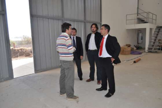 Funcionarios recorrieron planta recicladora de neumáticos en el Parque Industrial de Salta