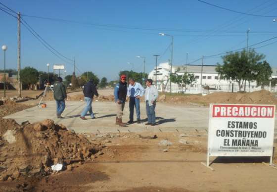 Avanzan los trabajos de pavimentación en General Mosconi