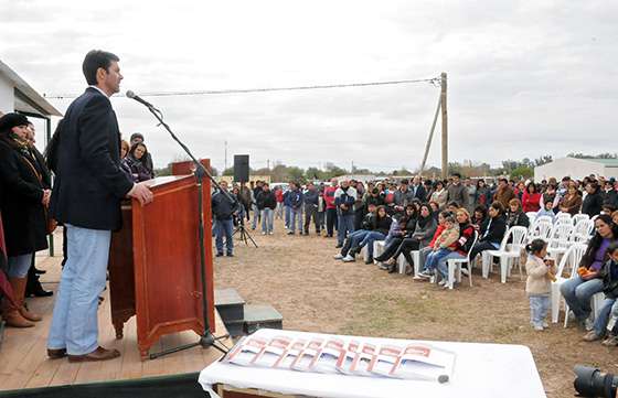 Urtubey entregó viviendas e inauguró obras en El Quebrachal