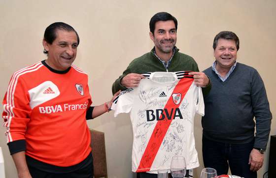 Urtubey visitó al plantel de River Plate