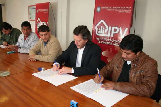 El Gobierno construirá otras 230 viviendas para pueblos originarios