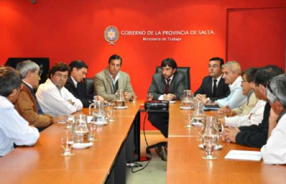 El Gobierno profundiza medidas contra el transporte ilegal de pasajeros