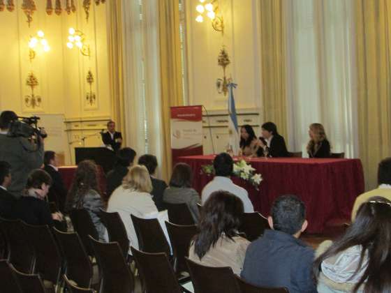 La EAP firmó convenios y entregó equipamiento a municipios y fundaciones