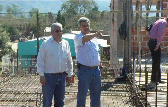 Se construye un nuevo edificio para una escuela primaria de Aguaray