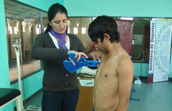 Deportes realiza evaluaciones de aptitud física el micro estadio Delmi