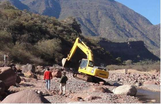 Comprobaron obras de movimiento de suelo en el río Las Juntas