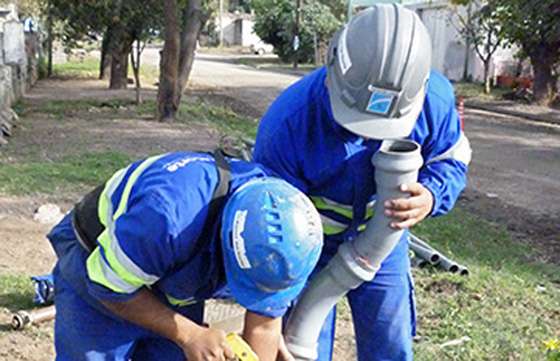 Agua potable para familias de barrio San Cayetano en Metán
