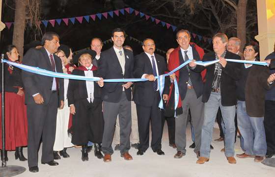 El Gobierno inauguró  el pavimento para el paraje Yariguarenda