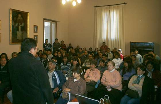 Defensa Civil entregó folletos de prevención para peregrinos del Milagro