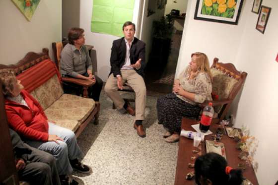 Vecinos de Villa Arenales se reunieron con el ministro Sylvester