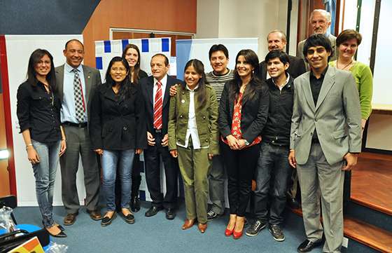 Entregaron becas a estudiantes universitarios