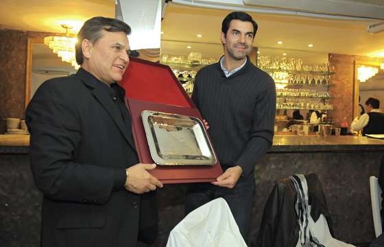 Urtubey compartió una cena por el Día Mundial del Peluquero y  anunció una línea de crédito para el sector