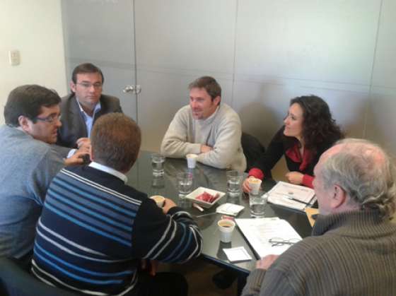 Se construirán paradores de colectivos para la región metropolitana