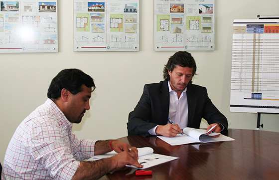 Se firmó el convenio de construcción de la vivienda para el niño que sufre cardiopatía