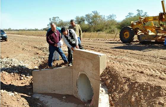 Vialidad realiza obras que beneficiarán a siete parajes de Apolinario Saravia