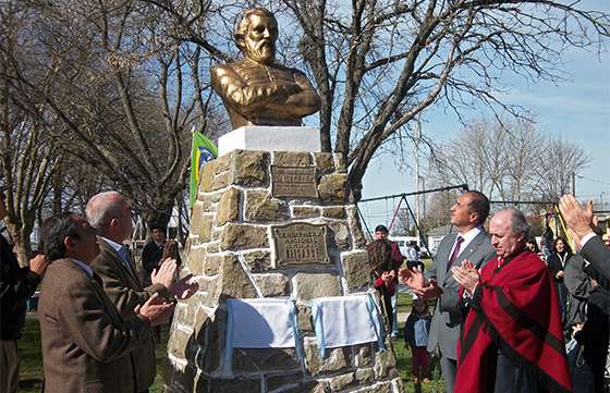 El Gobierno donó un busto de Güemes a la ciudad bonaerense de Balcarce