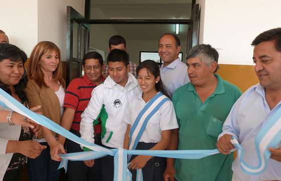 El ministro de Educación inauguró dos aulas en una escuela de Rosario de Lerma