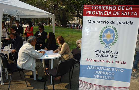 El Programa de Atención al Ciudadano brindó asesoramiento en plaza 9 de Julio