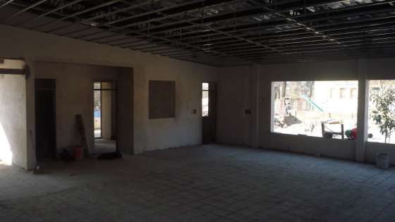Funcionarios verifican obras de educación