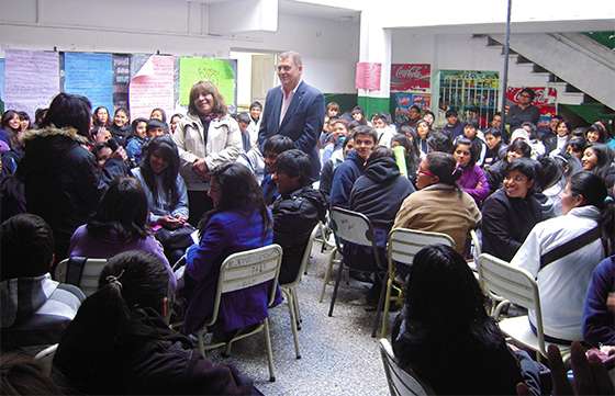 En el colegio 20 de Febrero se debatió sobre bullying