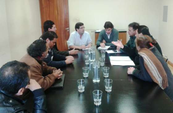 Mesa de diálogo y concertación con sectores de taxis y remises