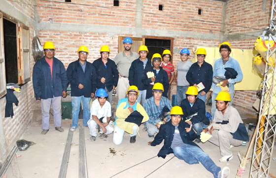 Capacitan en oficios a integrantes de la comunidad aborigen de La Loma