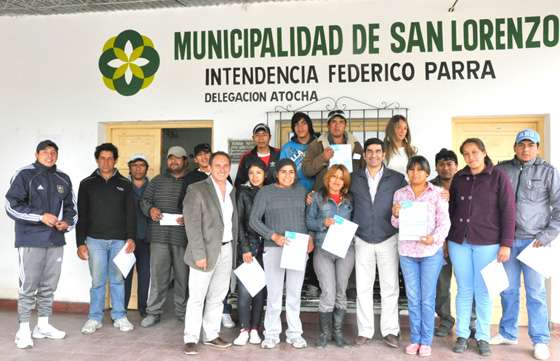 Entregaron tarjetas inteligentes y certificados a albañiles de Atocha