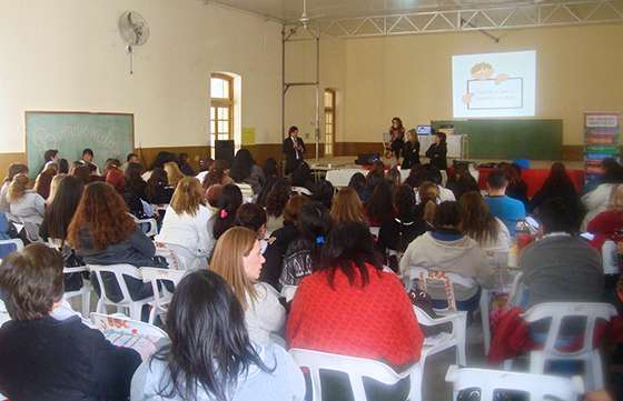 Capacitaron a 280 docentes sobre derechos del consumidor
