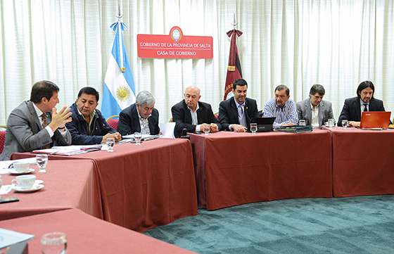 Familias, productores, comerciantes y mineras de Cobres y Olacapato tendrán servicio de gas natural