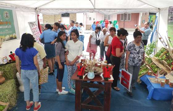 Exposición de trabajos realizados por internos de la granja modelo de Rosario de Lerma