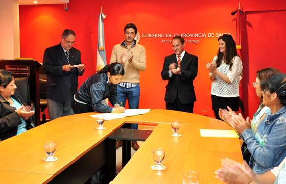 Empresas sociales textiles producirán mensualmente 500 mil prendas