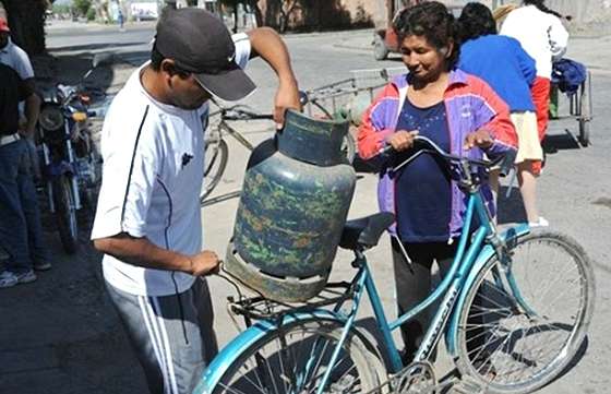Continúa la distribución de garrafas sociales en barrios capitalinos
