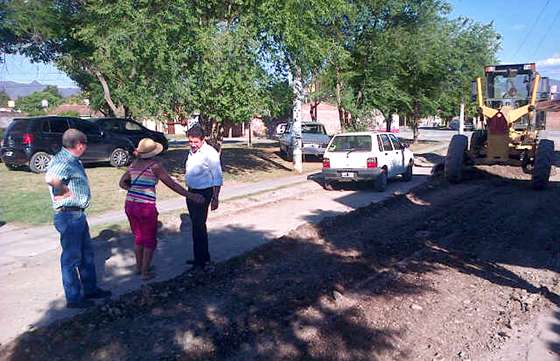 La Provincia pavimenta todas las calles del barrio Los Lapachos