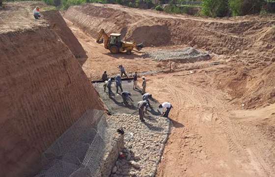 Se construyen defensas en la Quebrada de Cuña Muerta