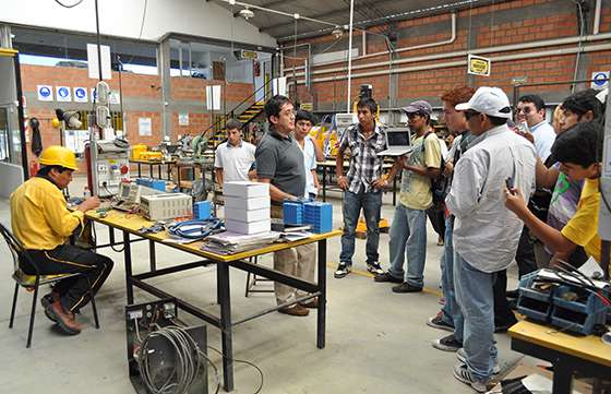 Estudiantes de la comunidad de Padre Lozano visitaron el Parque Industrial