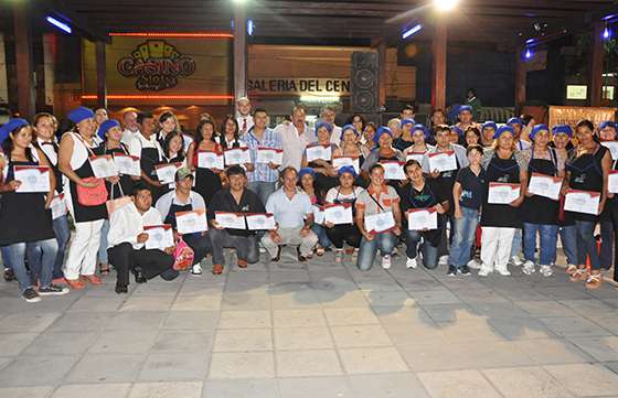 En Tartagal entregaron 216 certificados de capacitación en cocina