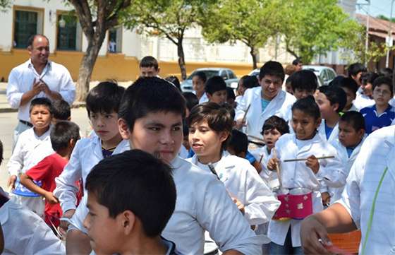 Dib Ashur recorrió establecimientos educativos del departamento Orán
