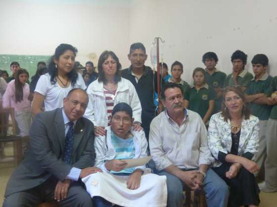Entrega de diploma en la escuela hospitalaria de Educación Técnica
