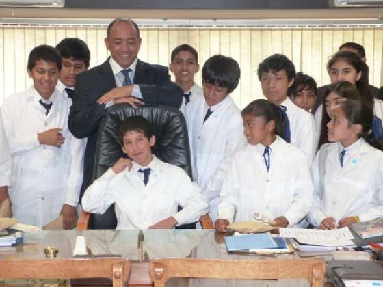El ministro de Educación recibió a alumnos de la escuela Monseñor Carlos Pérez