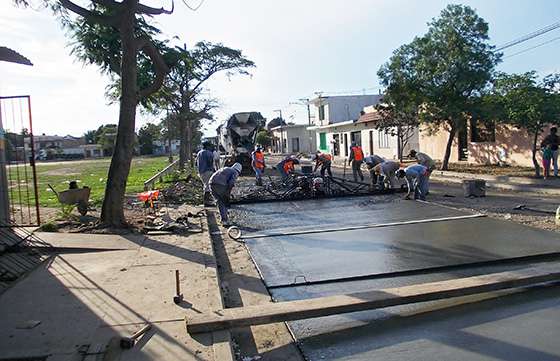 Iniciaron los trabajos de hormigonado en las  obras de pavimentación urbana de Orán