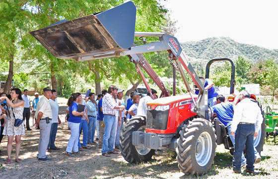 Cooperativa de Tobantirenda recibió maquinaria agrícola