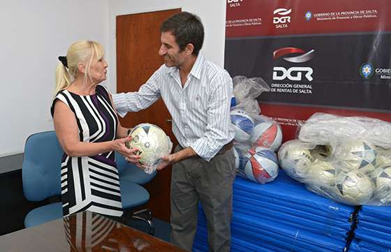 Rentas premió con kits deportivos a establecimientos educativos por cultura tributaria