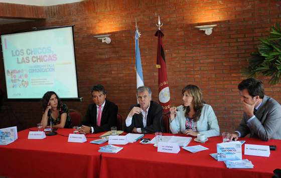El Gobierno salteño presentó en Buenos Aires la Guía sobre tratamiento periodístico de la niñez en los medios