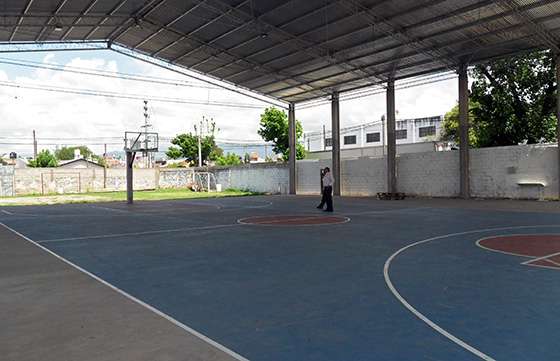 Vecinos del barrio 20 de Febrero cuentan con un nuevo playón deportivo